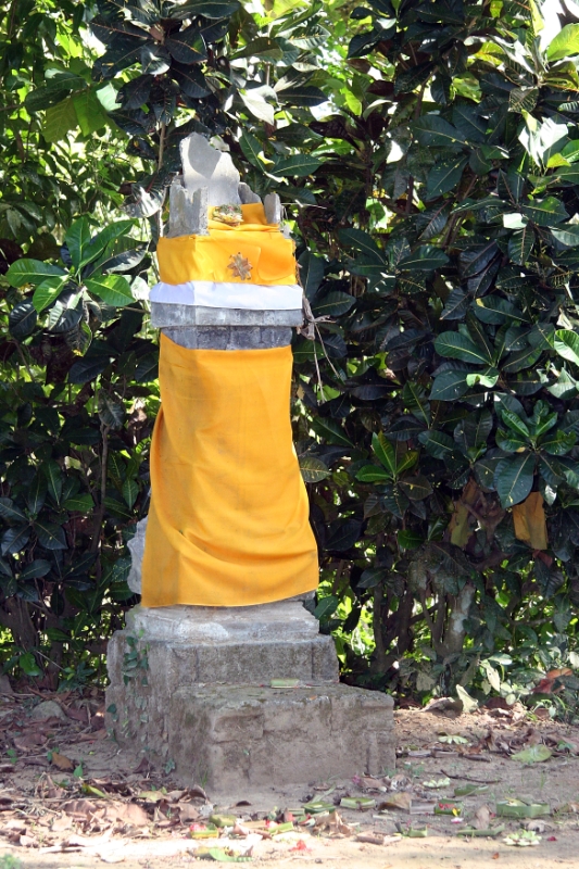 Buddhist shrines, Bali Tirtagangga Indonesia.jpg